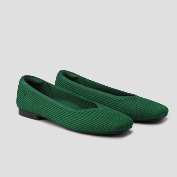 VIVAIA ~ Margot 2.0 Square Toe V-Cut Flats ~ Forest Green ~ 39 ~ sz. 8 - Picture 1 of 8